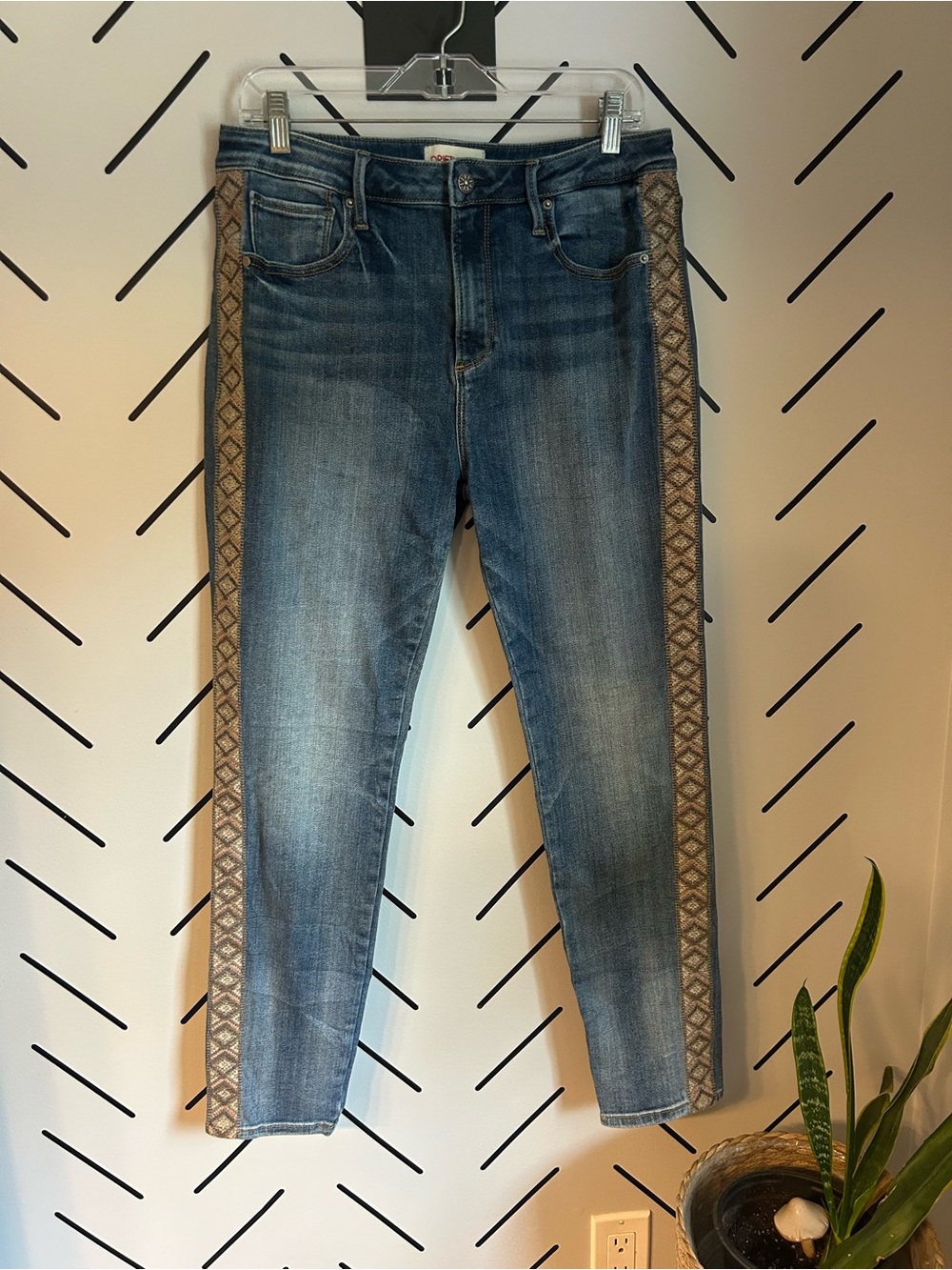 Anthropologie driftwood Jackie skinny jeans medium wash Aztec embroidery